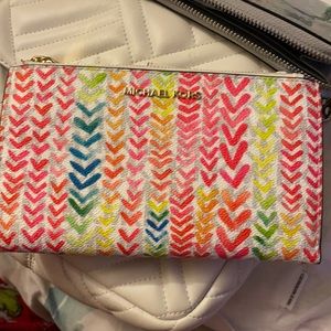 Michael kors wallet super cute